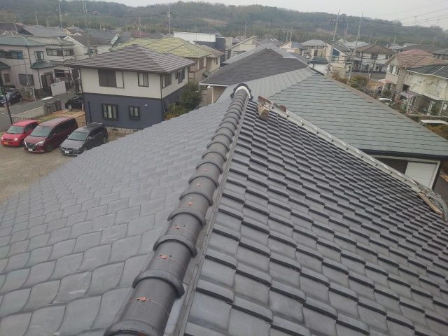 明石市で棟の積み直しが完了した瓦屋根